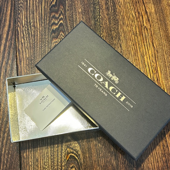 Coach Patent Leather Wallet - Picture 5 of 6